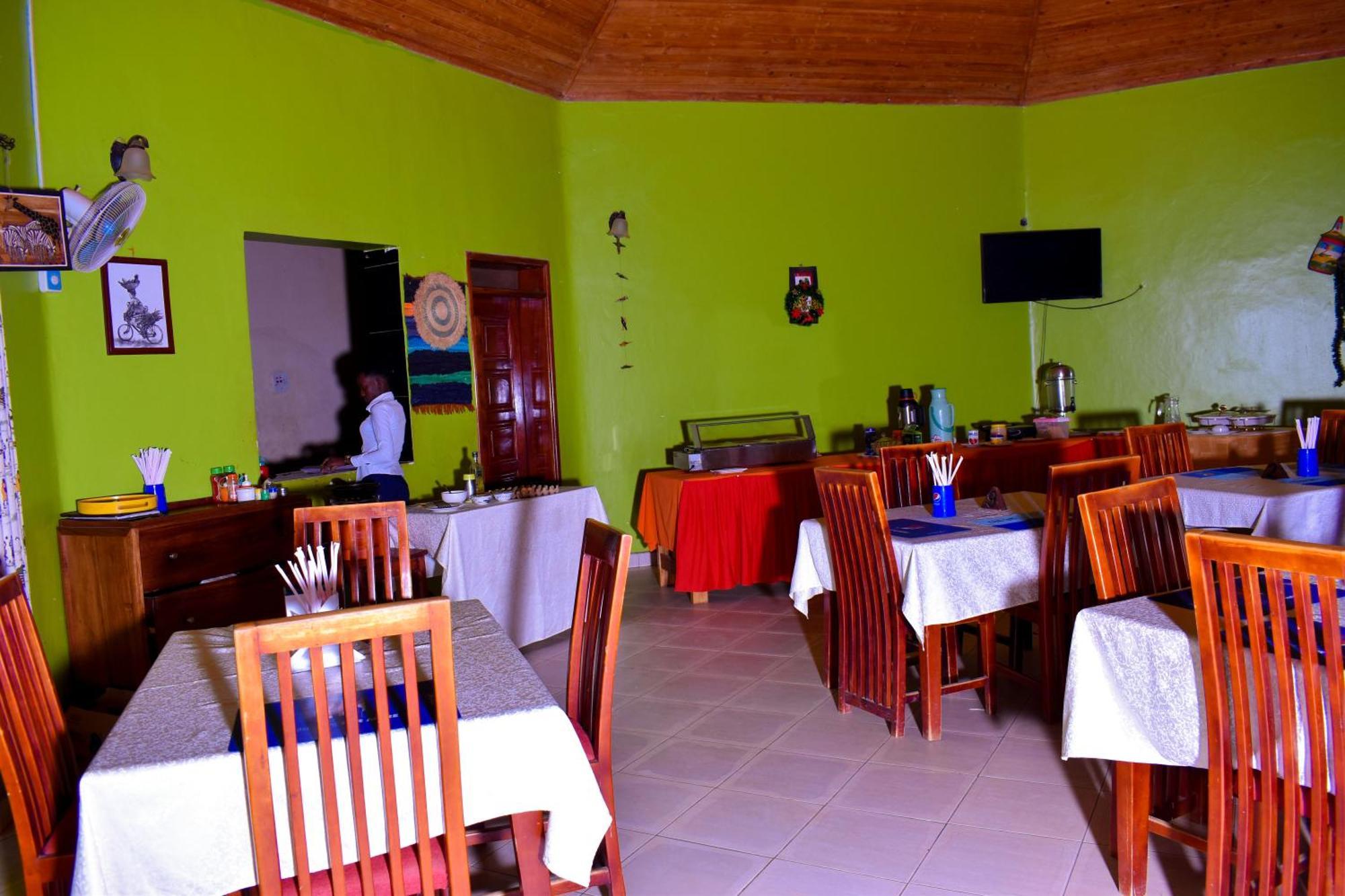 Lavic Country Resort Adjumani Экстерьер фото